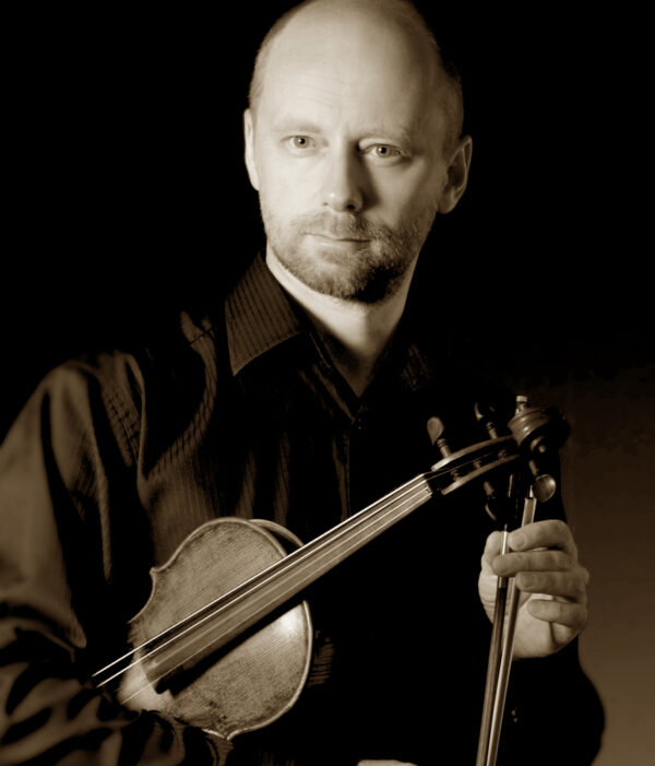 Robert Naściszewski - koncertmistrz, dyrygent koncertu szkolnego