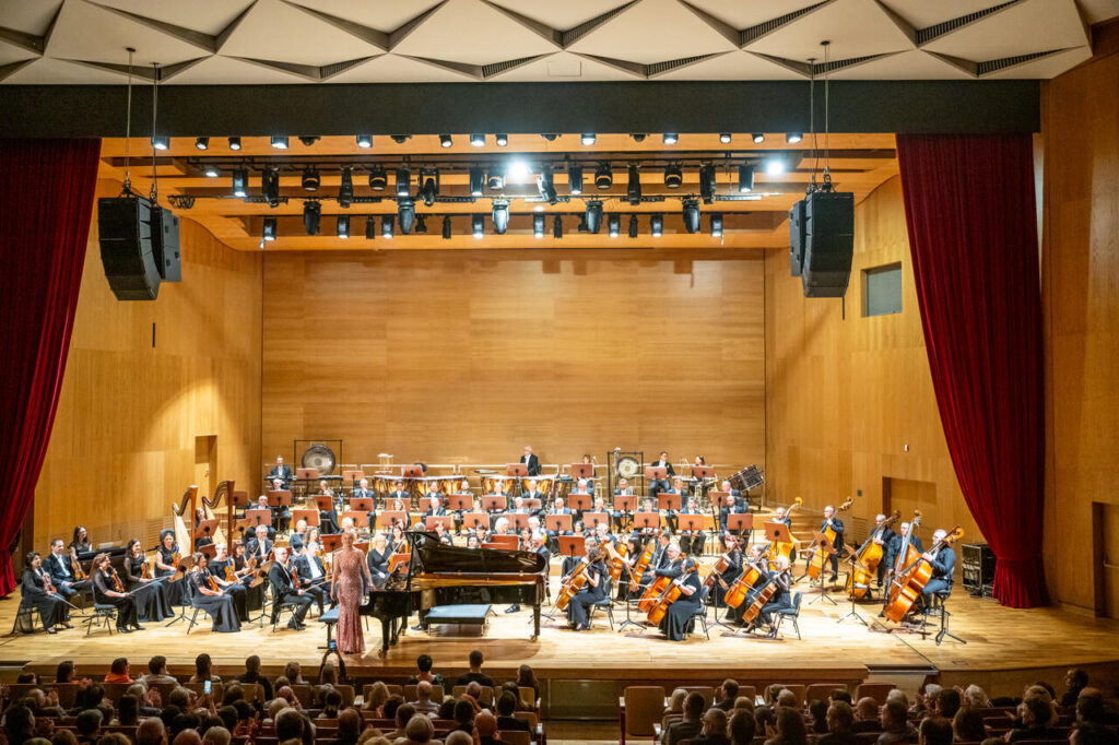 Beata Bilińska (fortepian) i Orkiestra Symfoniczna Filharmonii Podkarpackiej pod dyrekcją Pawła Przytockiego