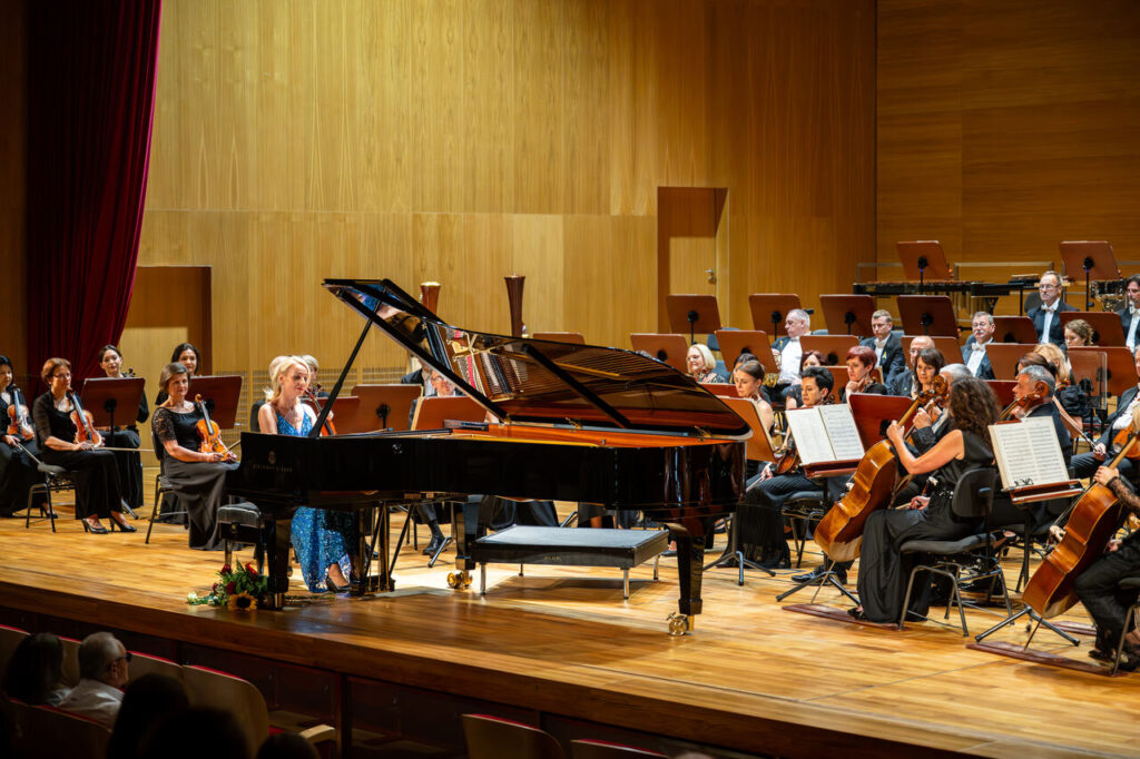 Beata Bilińska - fortepian i Orkiestra Symfoniczna Filharmonii Podkarpackiej