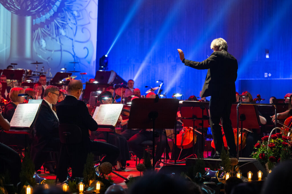 Orkiestra Symfoniczna Filharmonii Podkarpackiej pod batutą Mariusza Smolija