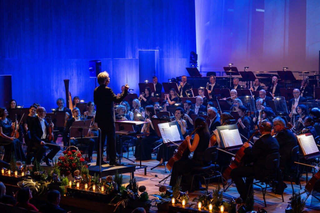 Orkiestra Symfoniczna Filharmonii Podkarpackiej pod batutą Mariusza Smolija