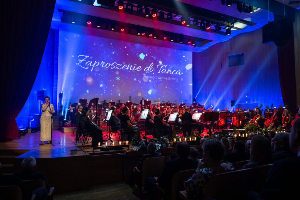 Dyrektor Filharmonii Podkarpackiej prof. Marta Wierzbieniec oraz Orkiestra Symfoniczna Filharmonii Podkarpackiej