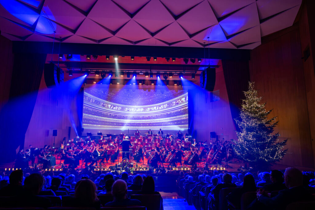 Orkiestra Symfoniczna Filharmonii Podkarpackiej pod batutą Mariusza Smolija