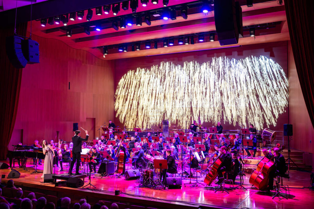 Zosia Nowakowska - wokalistka i Orkiestra Symfoniczna Filharmonii Podkarpackiej pod batutą Daniela Nosewicza