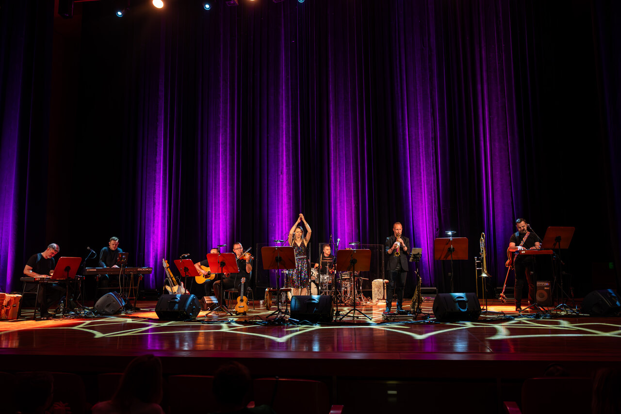 Filharmonia 18.06.24--35_Easy-Resize.com Zespół Stefanki podczas koncertu dla dzieci