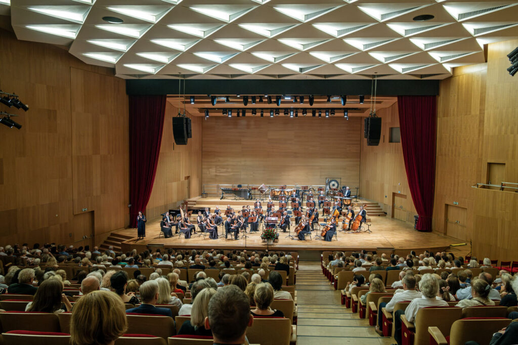 Orkiestra Symfoniczna Filharmonii Podkarpackiej pod batutą Noama Zura