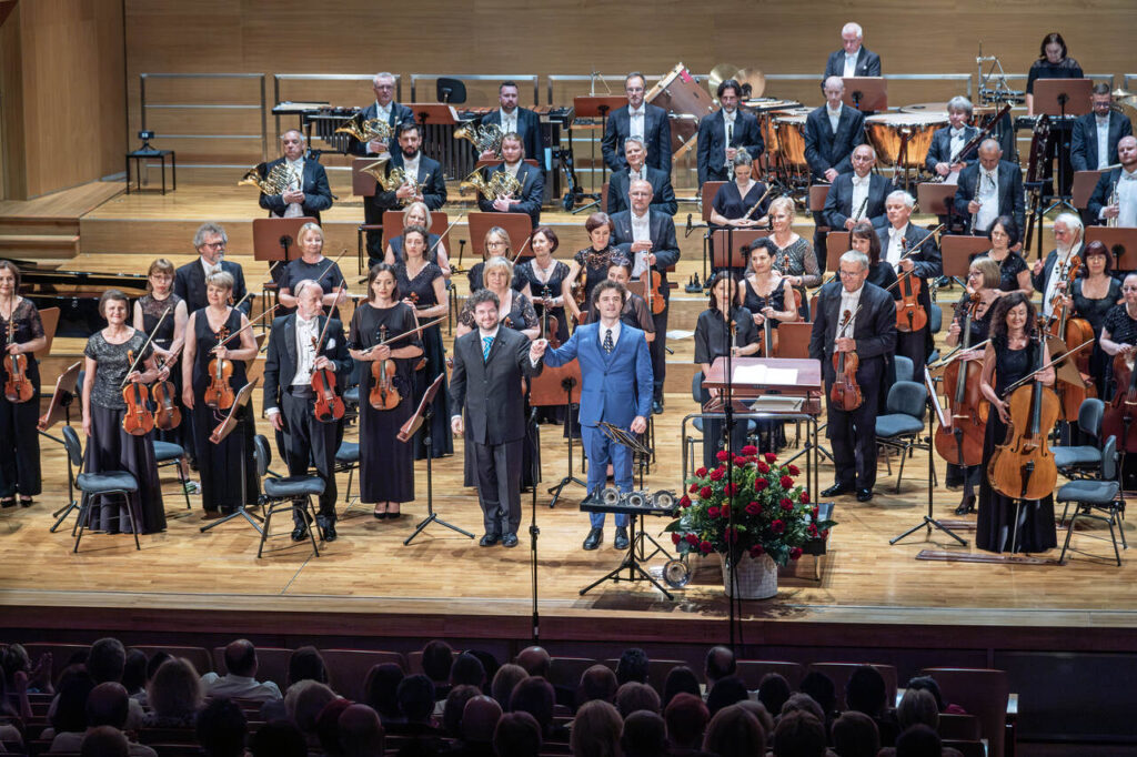 Fabio Brum (trąbka) i Orkiestra Symfoniczna Filharmonii Podkarpackiej pod batutą Noama Zura