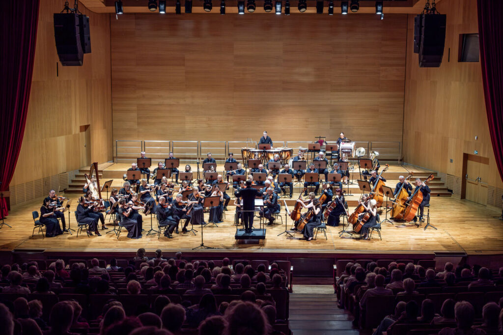 Orkiestra Symfoniczna Filharmonii Podkarpackiej pod batutą Sławomira Chrzanowskiego