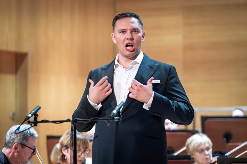 Adrian Janus - baryton