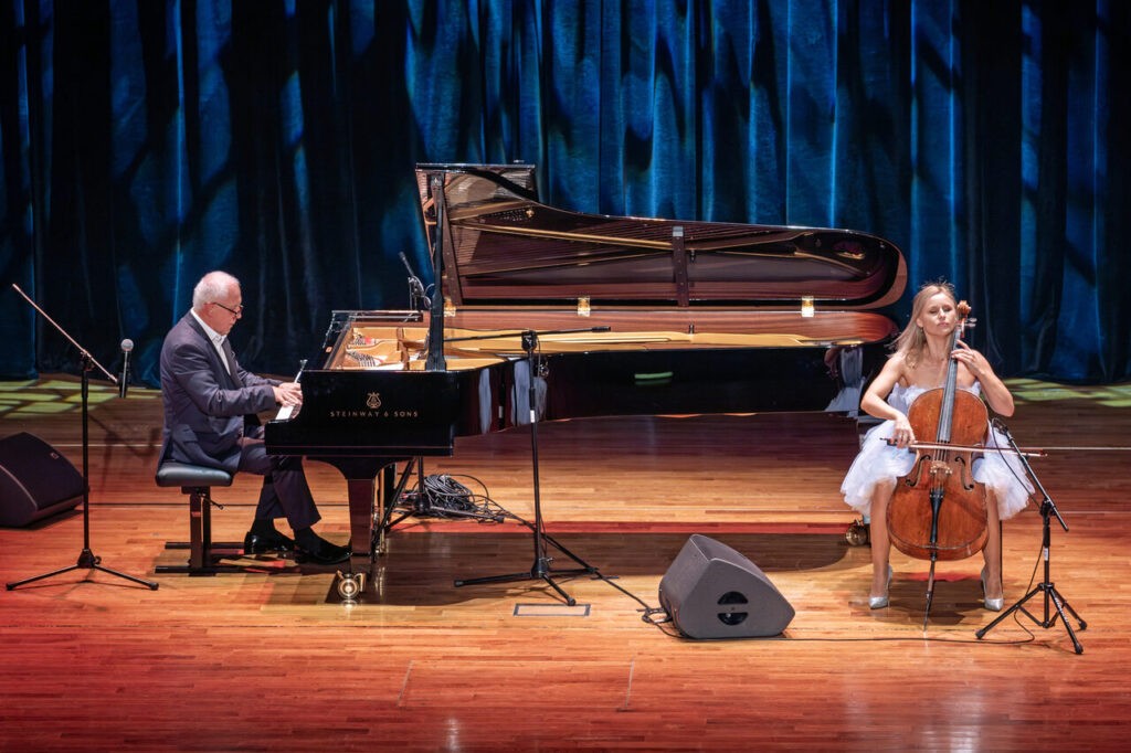 Waldemar Malicki (fortepian) i Małgorzata Krzyżanowicz (wiolonczela)