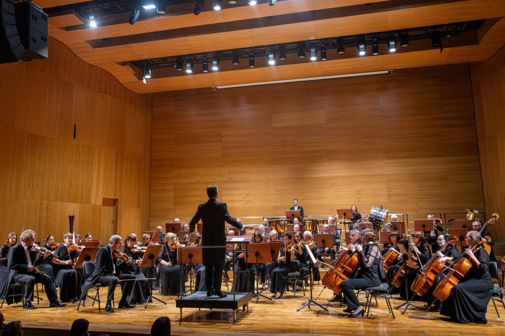 David Giménez (dyrygent) i Orkiestra Symfoniczna Filharmonii Podkarpackiej