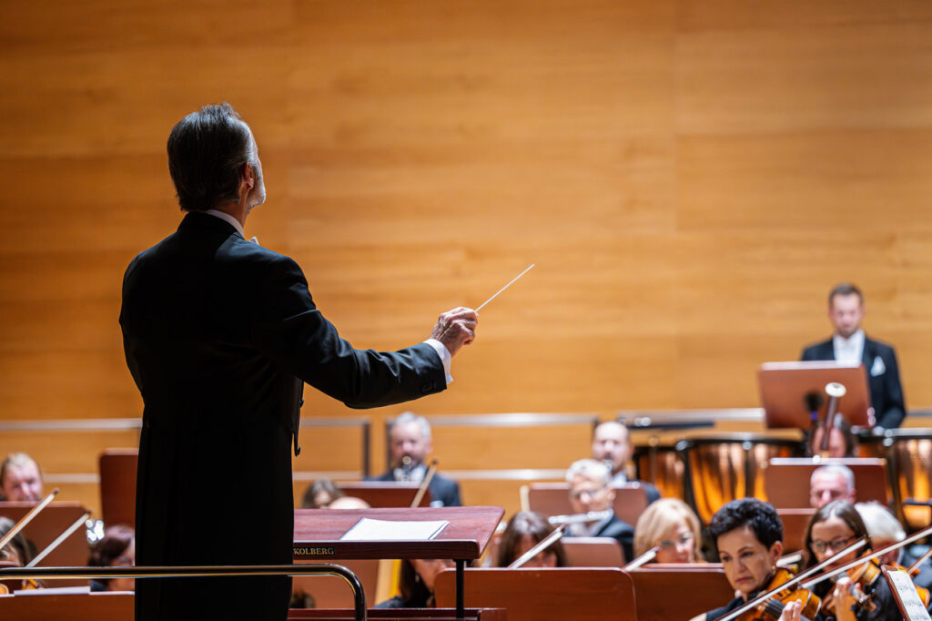 David Giménez (dyrygent) i Orkiestra Symfoniczna Filharmonii Podkarpackiej