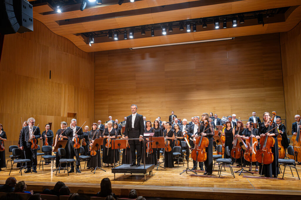 David Giménez (dyrygent) i Orkiestra Symfoniczna Filharmonii Podkarpackiej