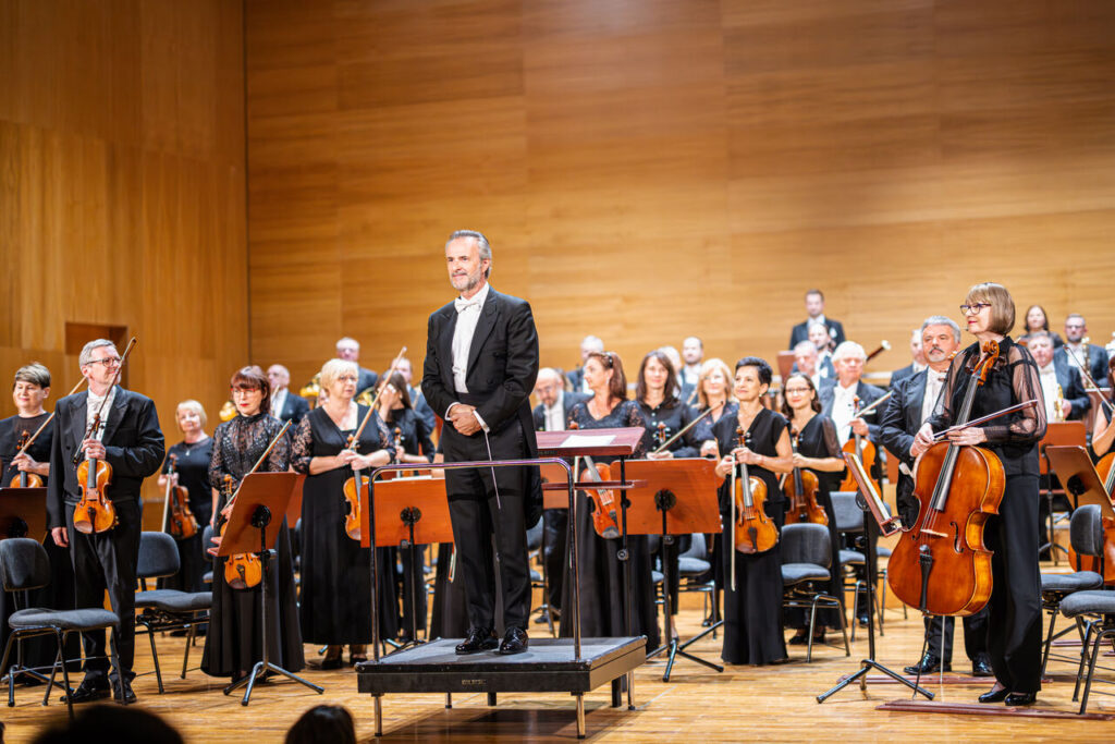 David Giménez (dyrygent) i Orkiestra Symfoniczna Filharmonii Podkarpackiej