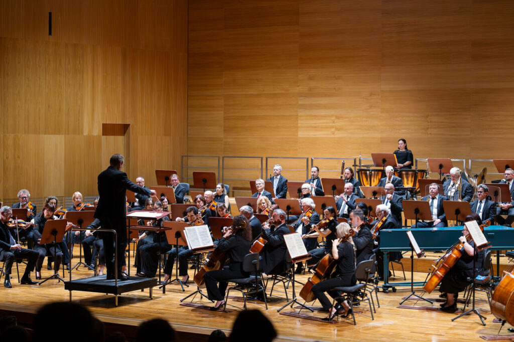 Orkiestra Symfoniczna Filharmonii Podkarpackiej pod batutą Tomasza Chmiela