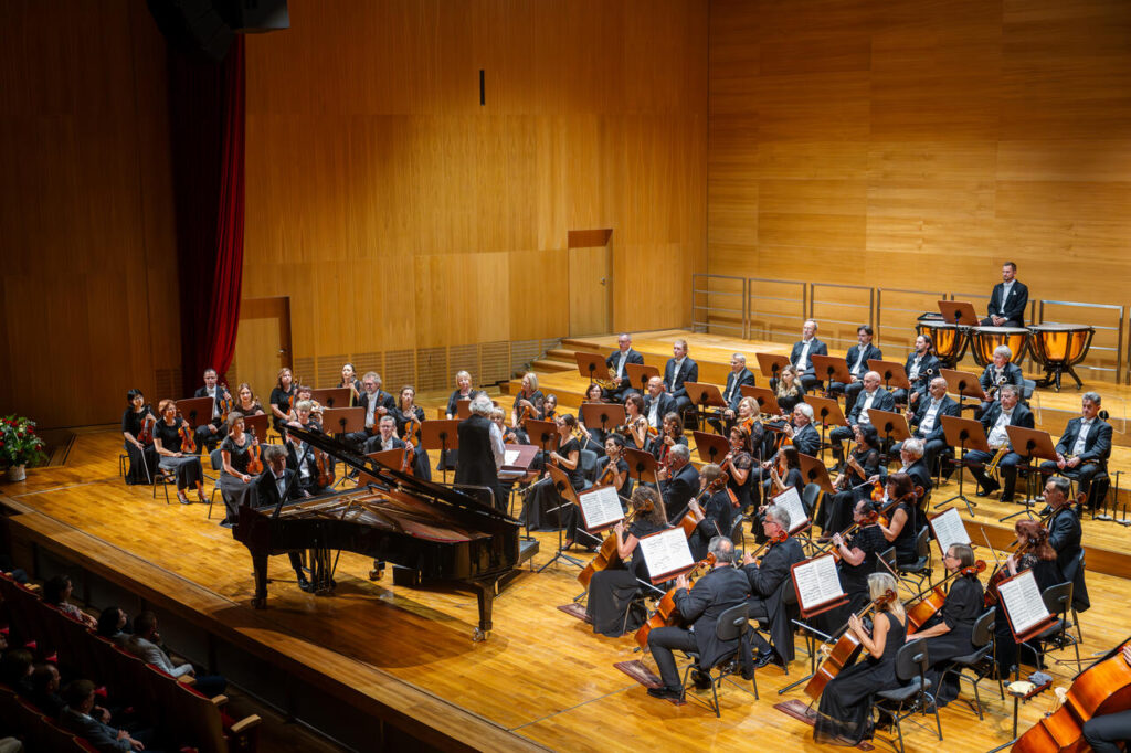 Paweł Kowalski (fortepian) i Maestro Jerzy Maksymiuk oraz Orkiestra Symfoniczna Filharmonii Podkarpackiej