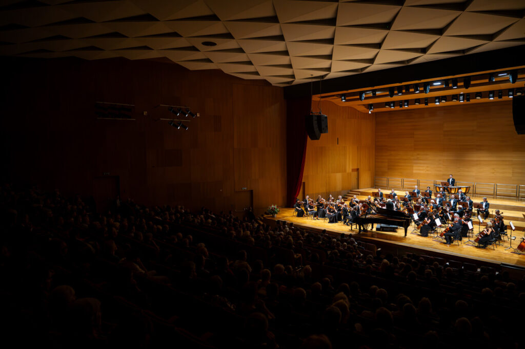 Paweł Kowalski (fortepian) i Maestro Jerzy Maksymiuk oraz Orkiestra Symfoniczna Filharmonii Podkarpackiej