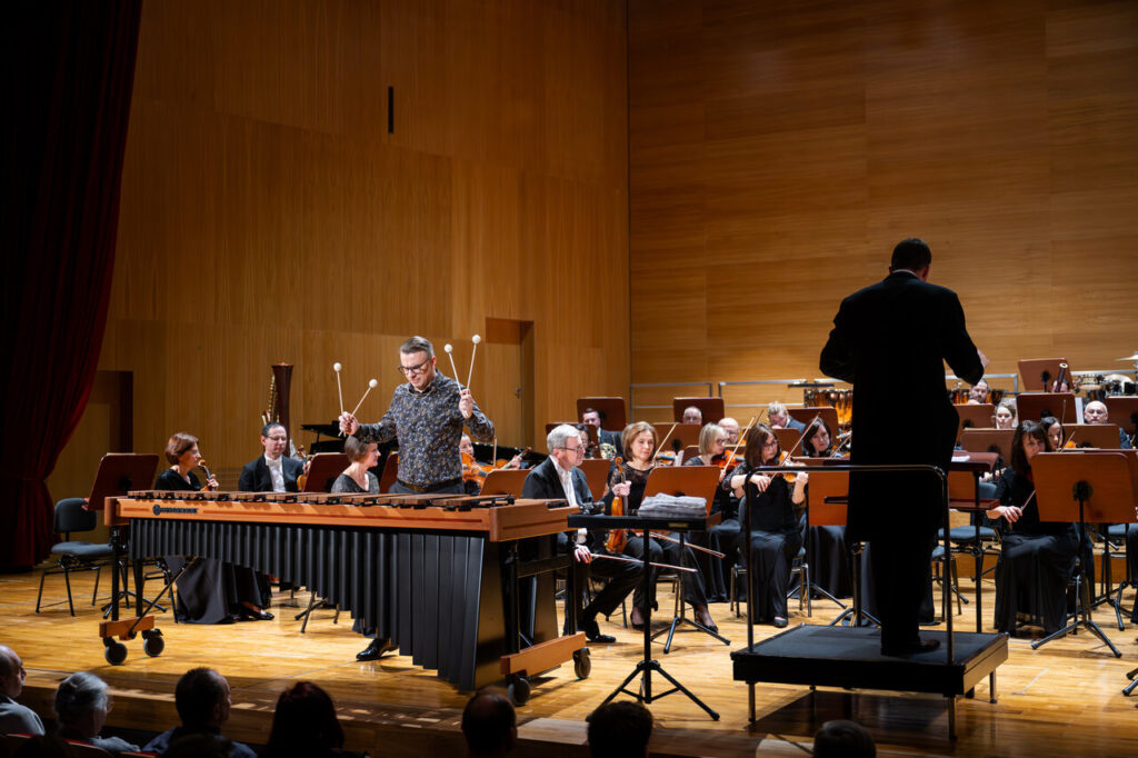 Jacek Rzym (marimba) i Orkiestra Symfoniczna Filharmonii Podkarpackiej pod batutą Jiri Petrdlika