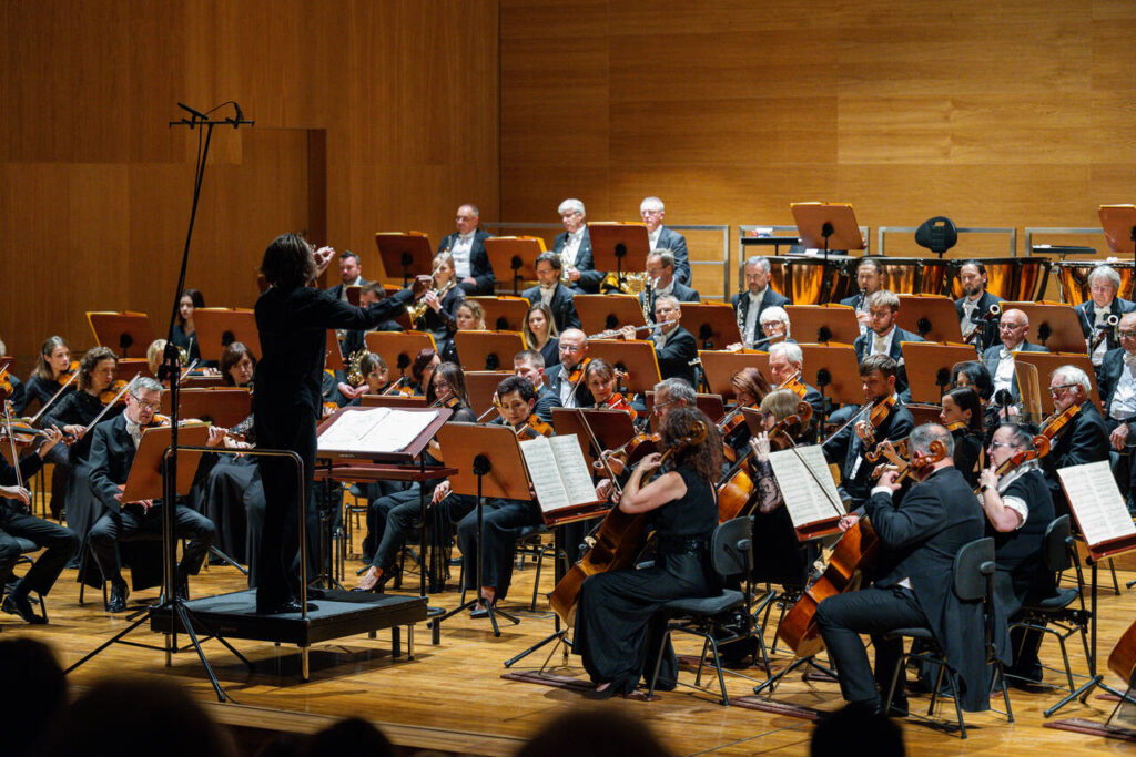 Orkiestra Symfoniczna Filharmonii Podkarpackiej pod batutą Piotra Pławnera