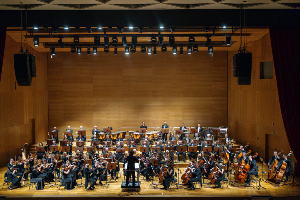 Orkiestra Symfoniczna Filharmonii Podkarpackiej pod batutą Piotra Pławnera