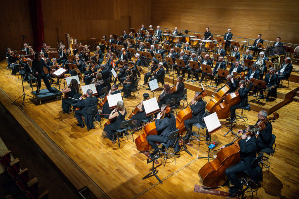 Orkiestra Symfoniczna Filharmonii Podkarpackiej pod batutą Piotra Pławnera