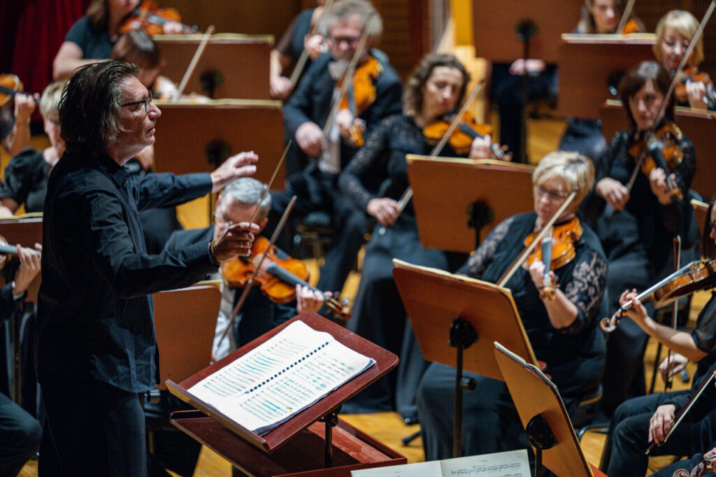 Orkiestra Symfoniczna Filharmonii Podkarpackiej pod batutą Piotra Pławnera