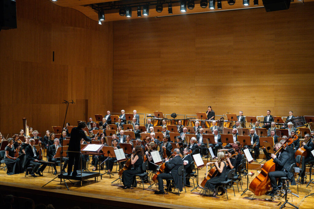 Orkiestra Symfoniczna Filharmonii Podkarpackiej pod batutą Piotra Pławnera