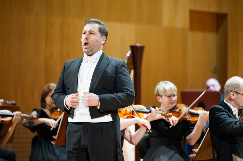 RICHARD SAMEK – tenor