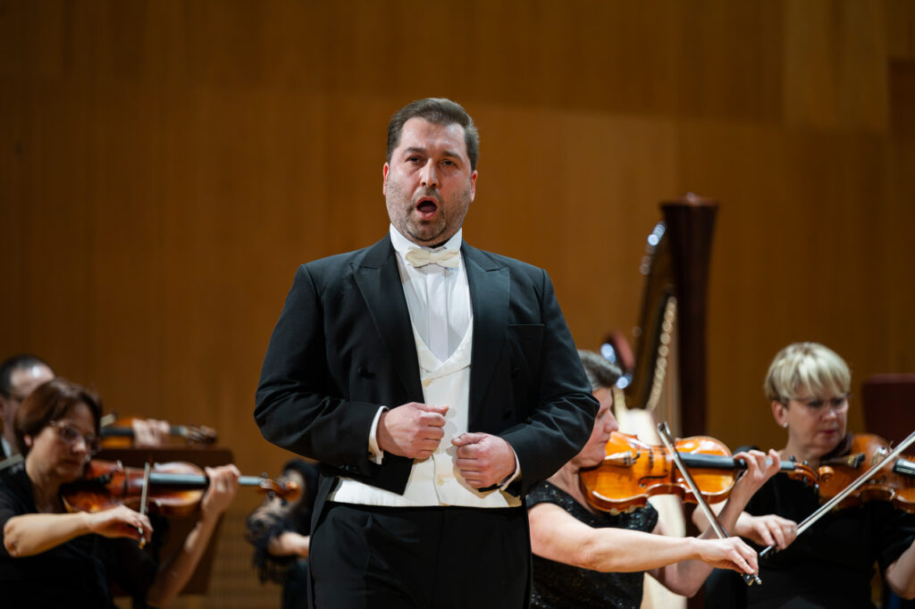 RICHARD SAMEK – tenor