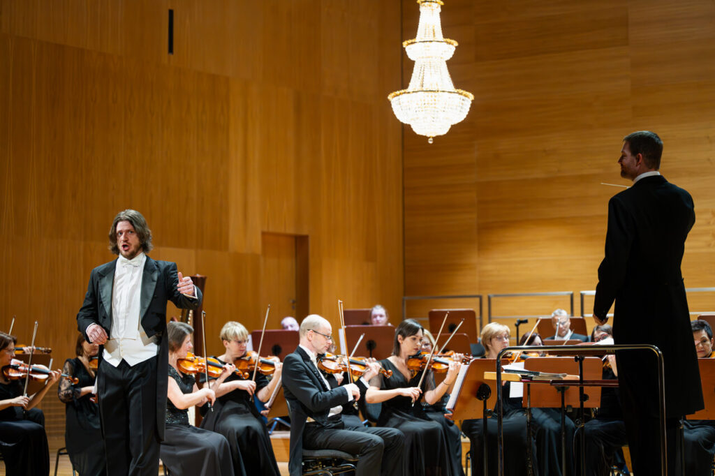 ANDRIJ CHARLAMOV – baryton i Orkiestra Symfoniczna Filharmonii Podkarpackiej pod batutą Jiri Petrdlika