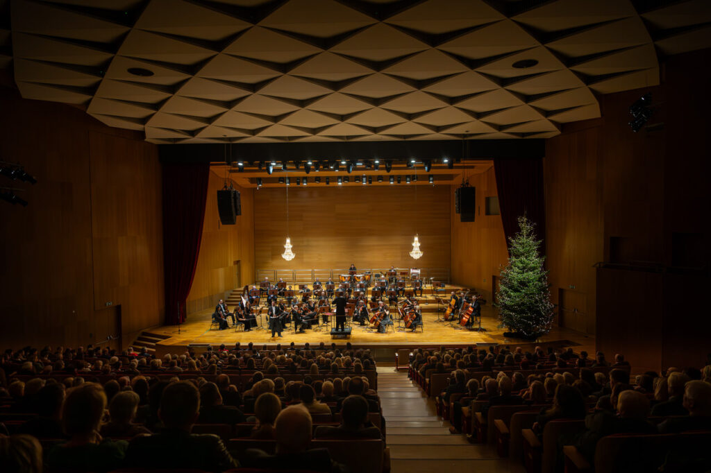 Orkiestra Symfoniczna Filharmonii Podkarpackiej pod batutą Jiri Petrdlika