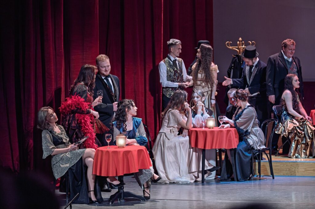 Artyści w czasie operetki "Księżniczka Czardasza"