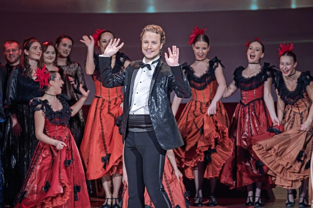 Artyści w czasie operetki "Księżniczka Czardasza"