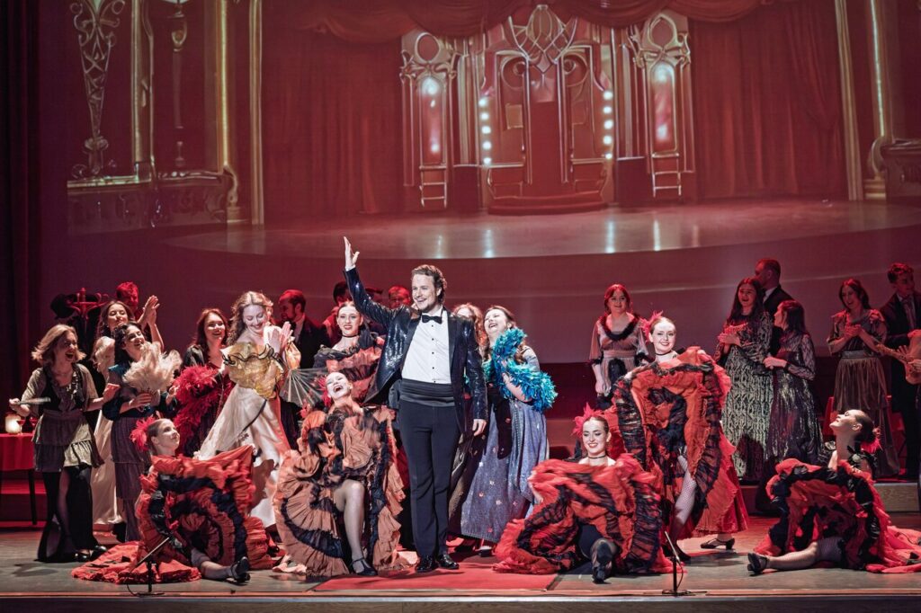 Artyści w czasie operetki "Księżniczka Czardasza"