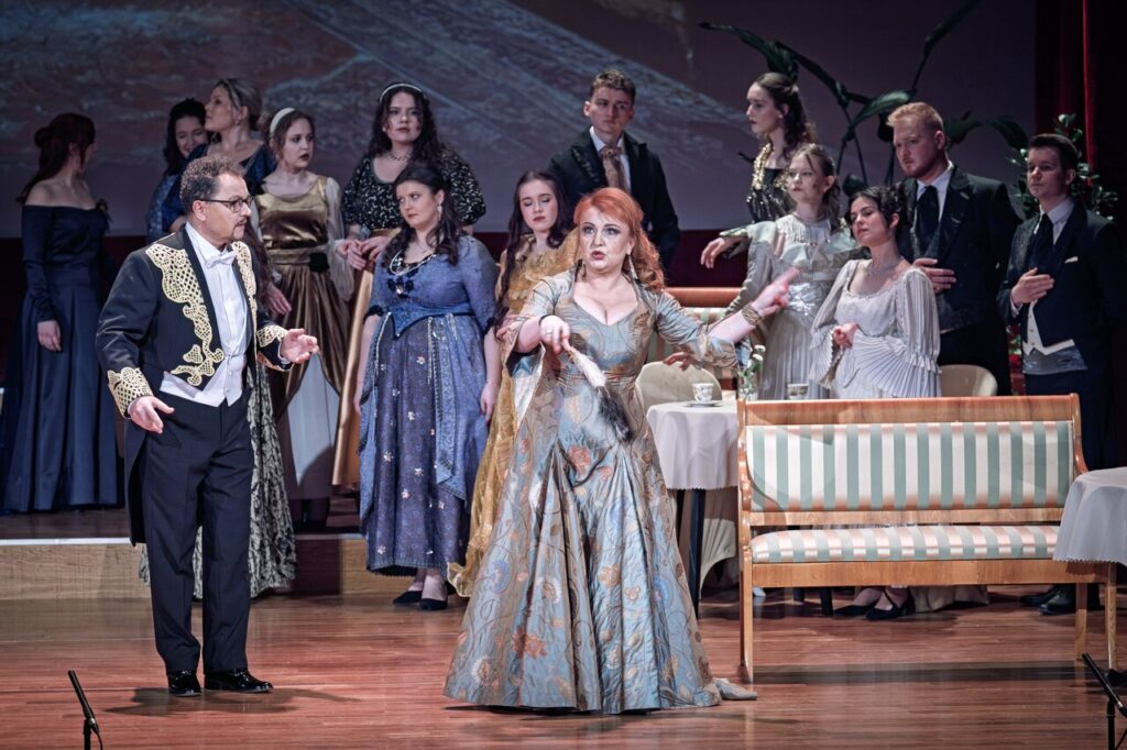 Artyści w czasie operetki "Księżniczka Czardasza"