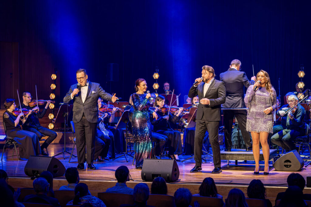 Artyści występujący w czasie koncertu walentynkowego: Łukasz Lech (konferansjer), Grażyna Brodzińska, Michał Milowicz, Anna Sokołowska - Alabrudzińska