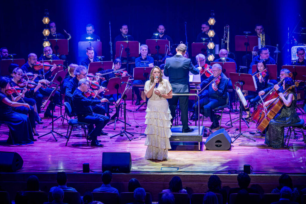 Anna Sokołowska - Alabrudzińska (wokalistka) i Orkiestra Symfoniczna Filharmonii Podkarpackiej pod batutą Mieczysława Smydy