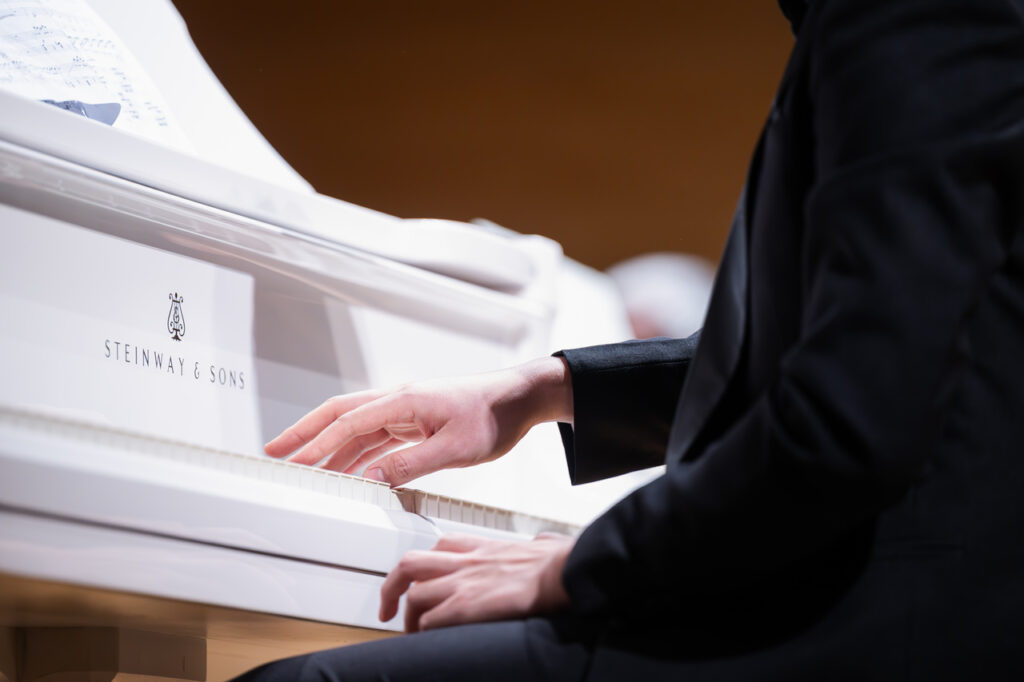 Le Quang Sinh - fortepian, w czasie koncertu symfonicznego