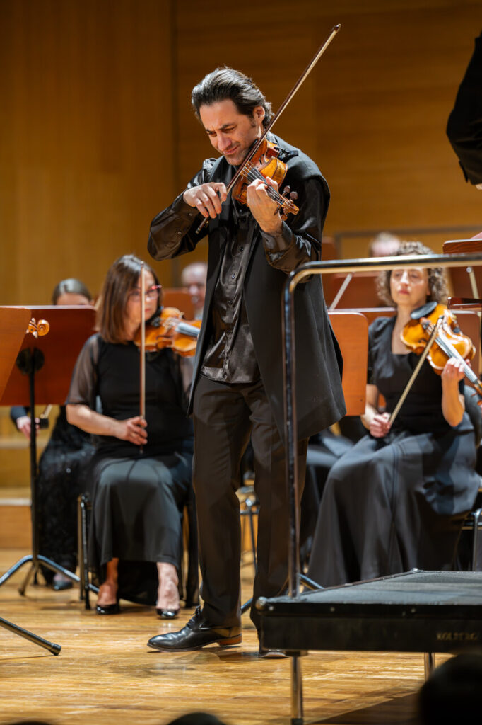 Philippe Quint (skrzypce) w czasie koncertu symfonicznego