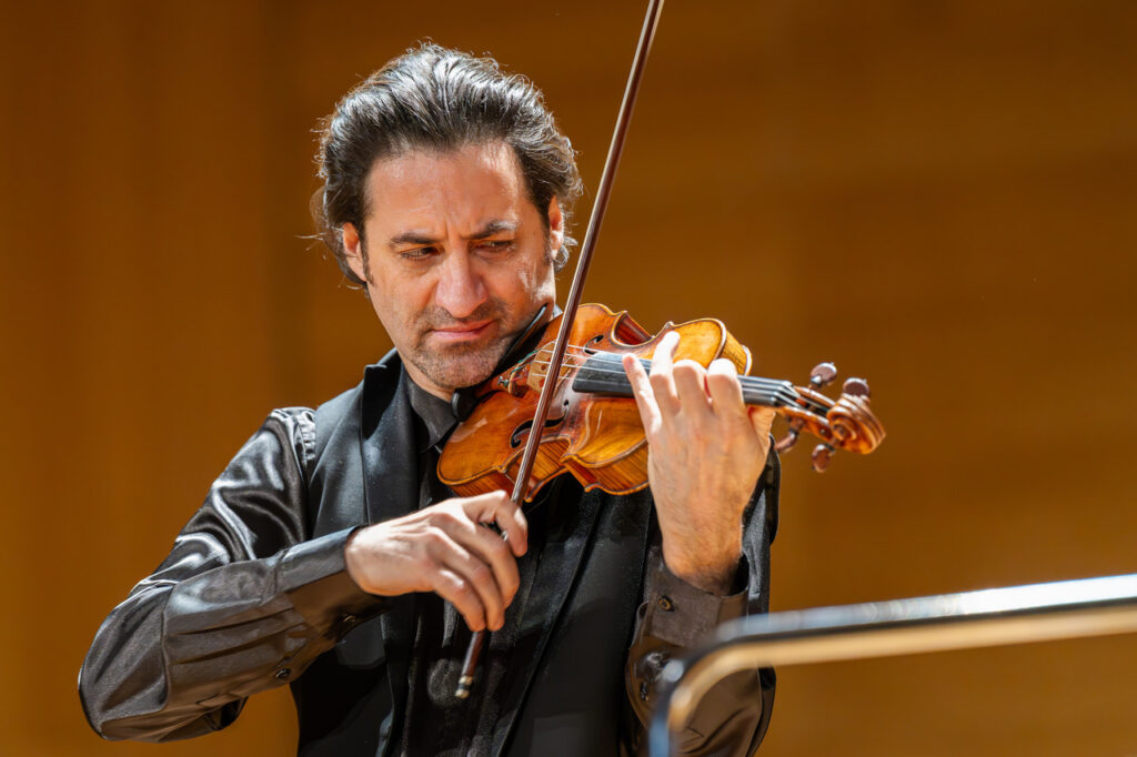 Philippe Quint (skrzypce) w czasie koncertu symfonicznego