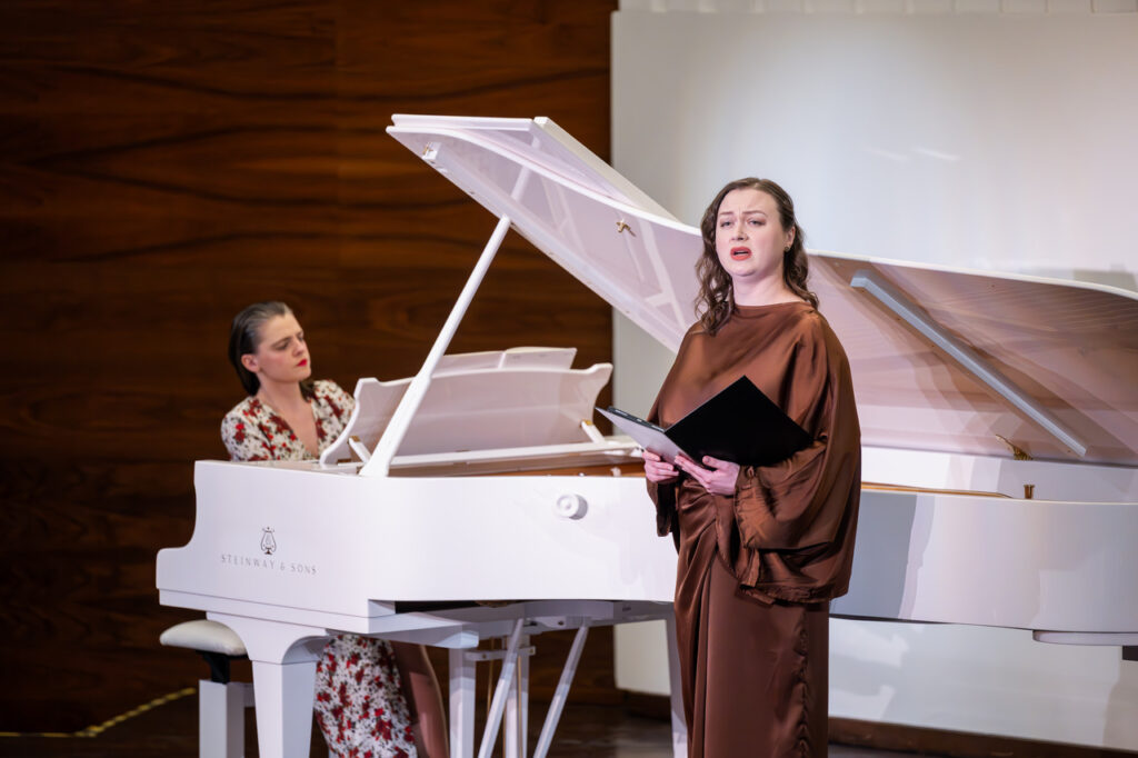MARIANA POLTORAK (sopran) i DOMINIKA PESZKO (fortepian) w czasie koncertu kameralnego