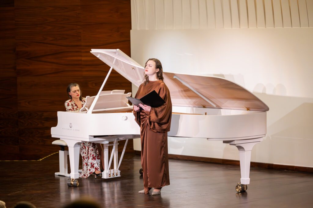 MARIANA POLTORAK (sopran) i DOMINIKA PESZKO (fortepian) w czasie koncertu kameralnego