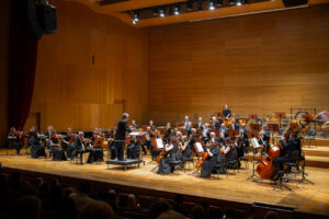 Orkiestra Symfoniczna Filharmonii Podkarpackiej pod batutą Bogdana Olędzkiego