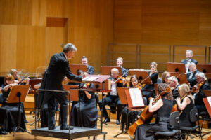 Orkiestra Symfoniczna Filharmonii Podkarpackiej pod batutą Bogdana Olędzkiego