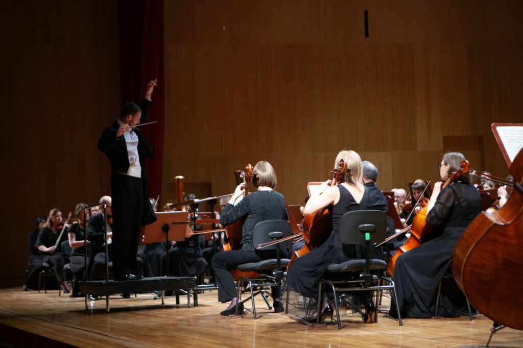 Orkiestra Symfoniczna Filharmonii Podkarpackiej pod batutą Jiri Petrdlika