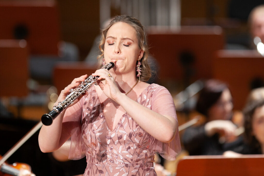 Stepanka Andelova - obój, w czasie koncertu symfonicznego