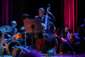 Koncert z piosenkami "Jonasza Kofty" - na zdjęciu artyści: zespół