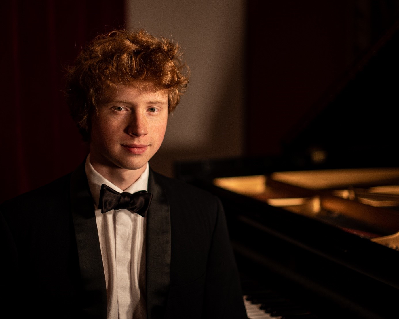 Antoni Kłeczek Antoni Kłeczek - fortepian