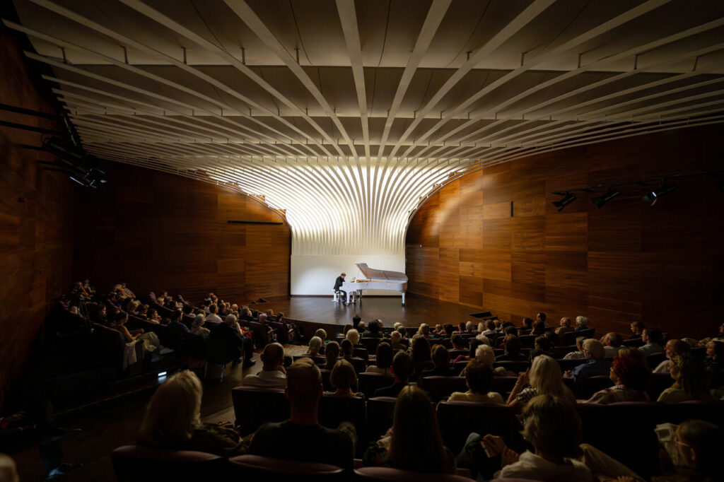 Andrzej Wierciński (fortepian) podczas koncertu kameralnego