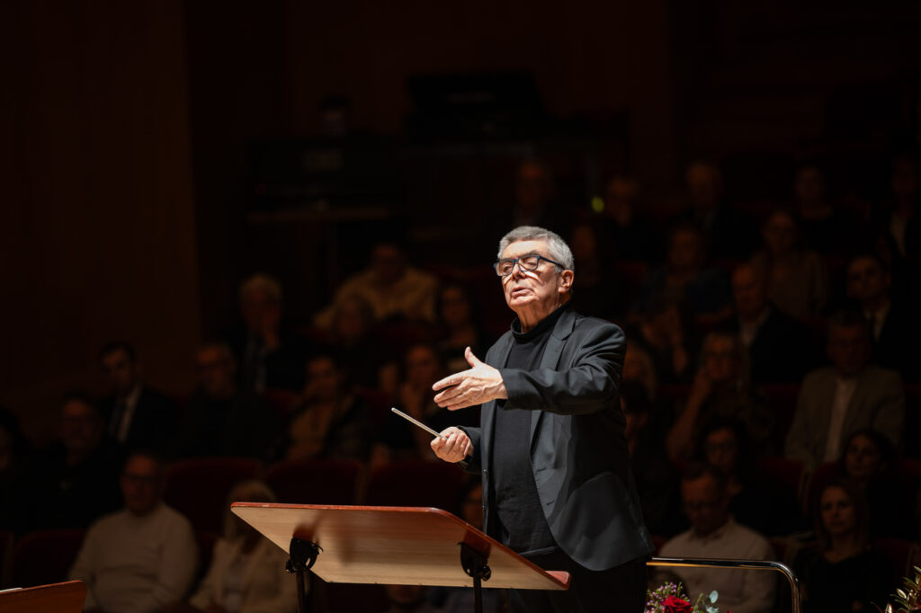 Zygmunt Rychert (dyrygent) w czasie koncertu inaugurującego sezon artystyczny